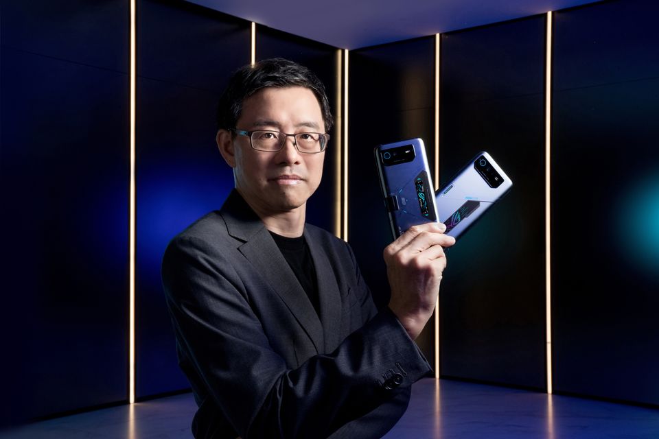 S.y. Hsu Presents the Rog Phone 6 D Series R